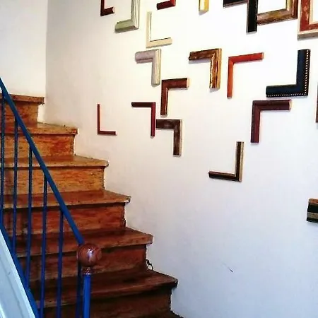 Проживание в семье Martim Moniz Private With Courtyard