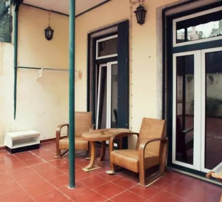 Martim Moniz Private With Courtyard Проживание в семье