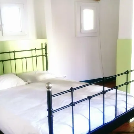 Martim Moniz Private With Courtyard Проживание в семье *